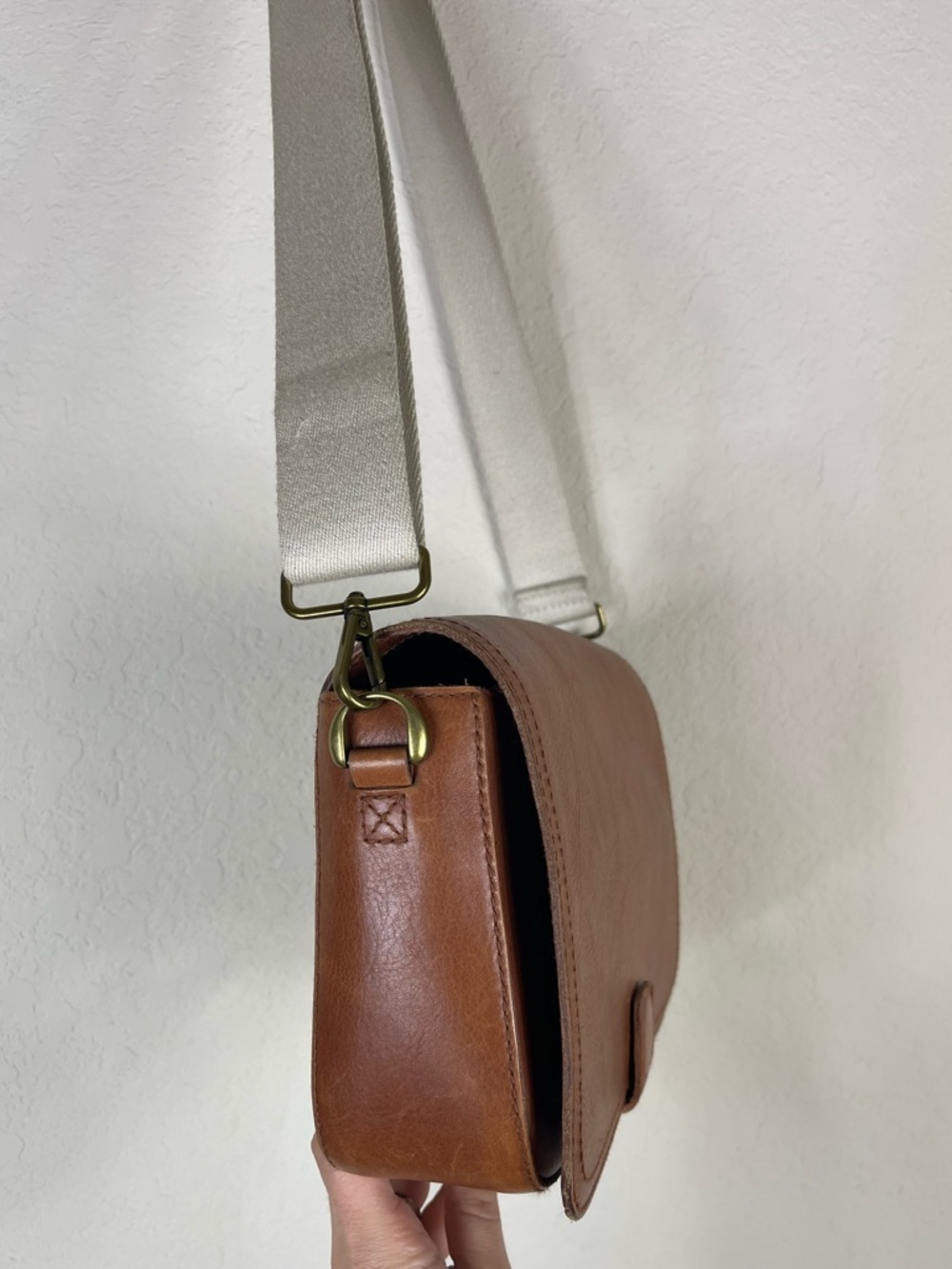 Madewell The Transport Flap Shoulder in Bag English Saddle - Picture 8 of 11